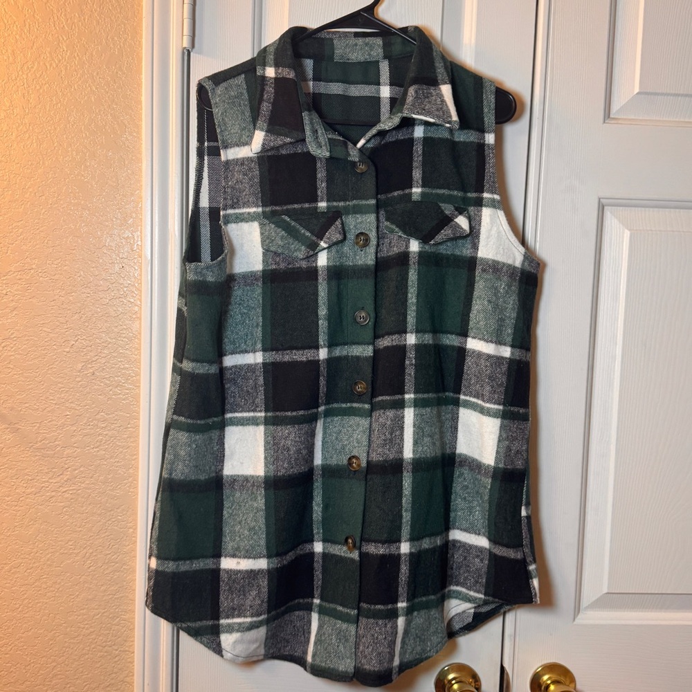 Green and White Plaid Sleeveless button up Flannel Type Women’s Top,‎ Sz XL